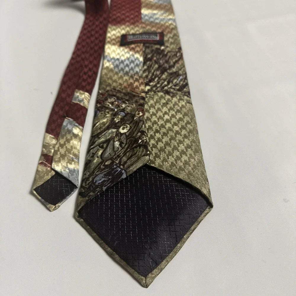 Vintage Hathaway Golf Novelty Tie Golfer Spectators Golf Course Preppy Retired